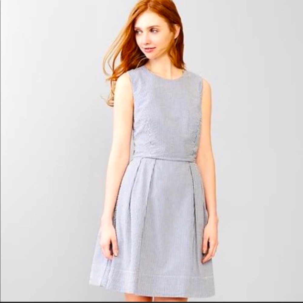 0 Gap Seersucker a-line sleeveless swing dress